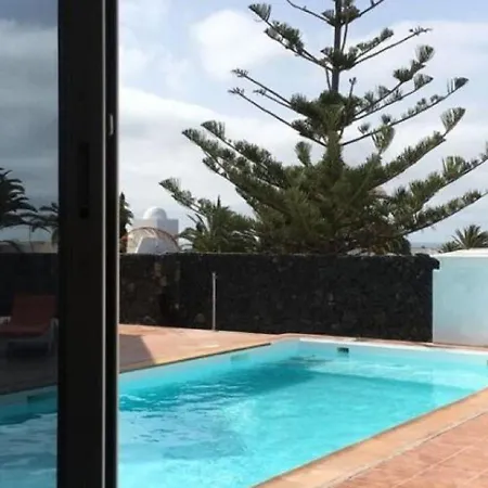 Feriehus Spacious Holiday In Teguise With Swimming Pool